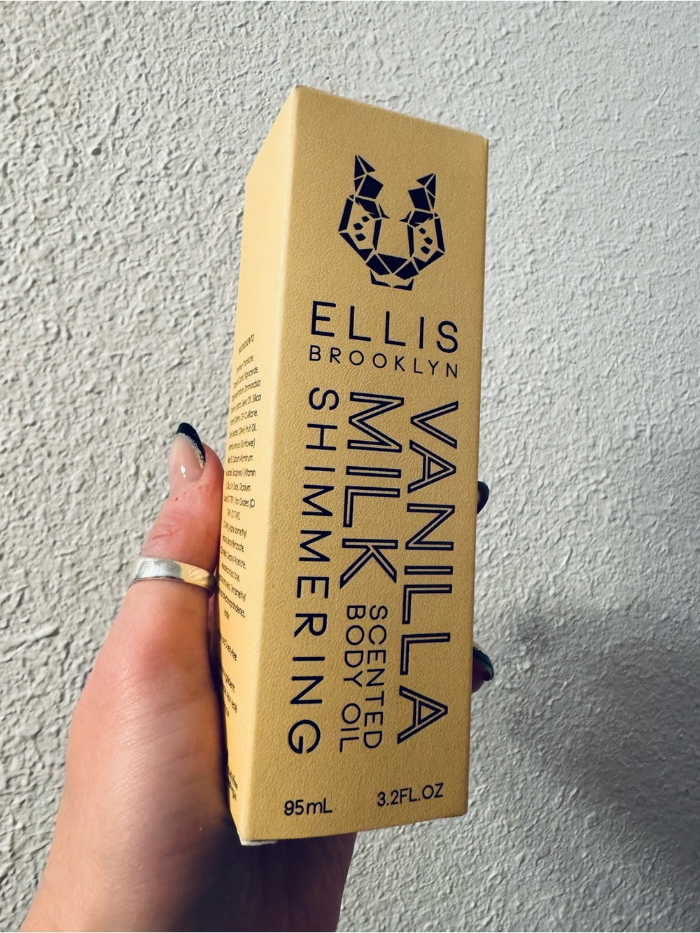 Ellis Brooklyn Vanilla Milk Shimmering Body Oil - Golden - Picture 2 of 2